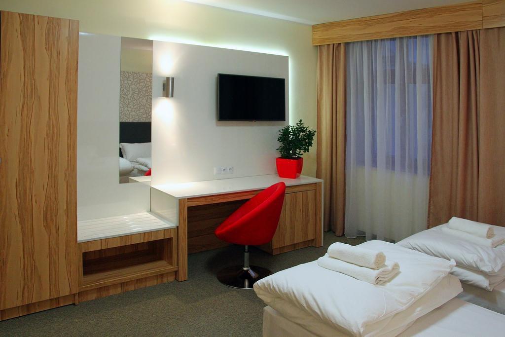 Hotel Przy Baszcie Legnica Exteriör bild